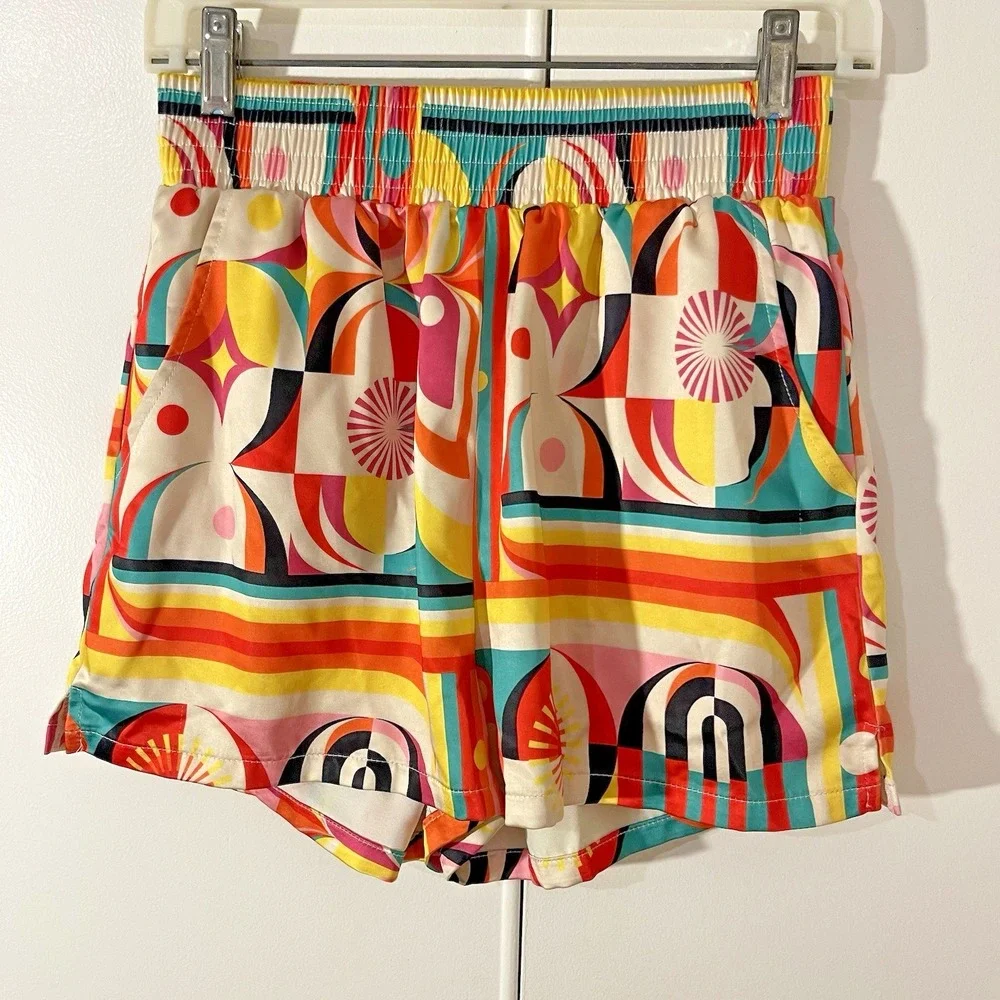 AKIRA Women's Shorts Mosaic Thick Satin Geometric Print‎ Bright Bold Medium
